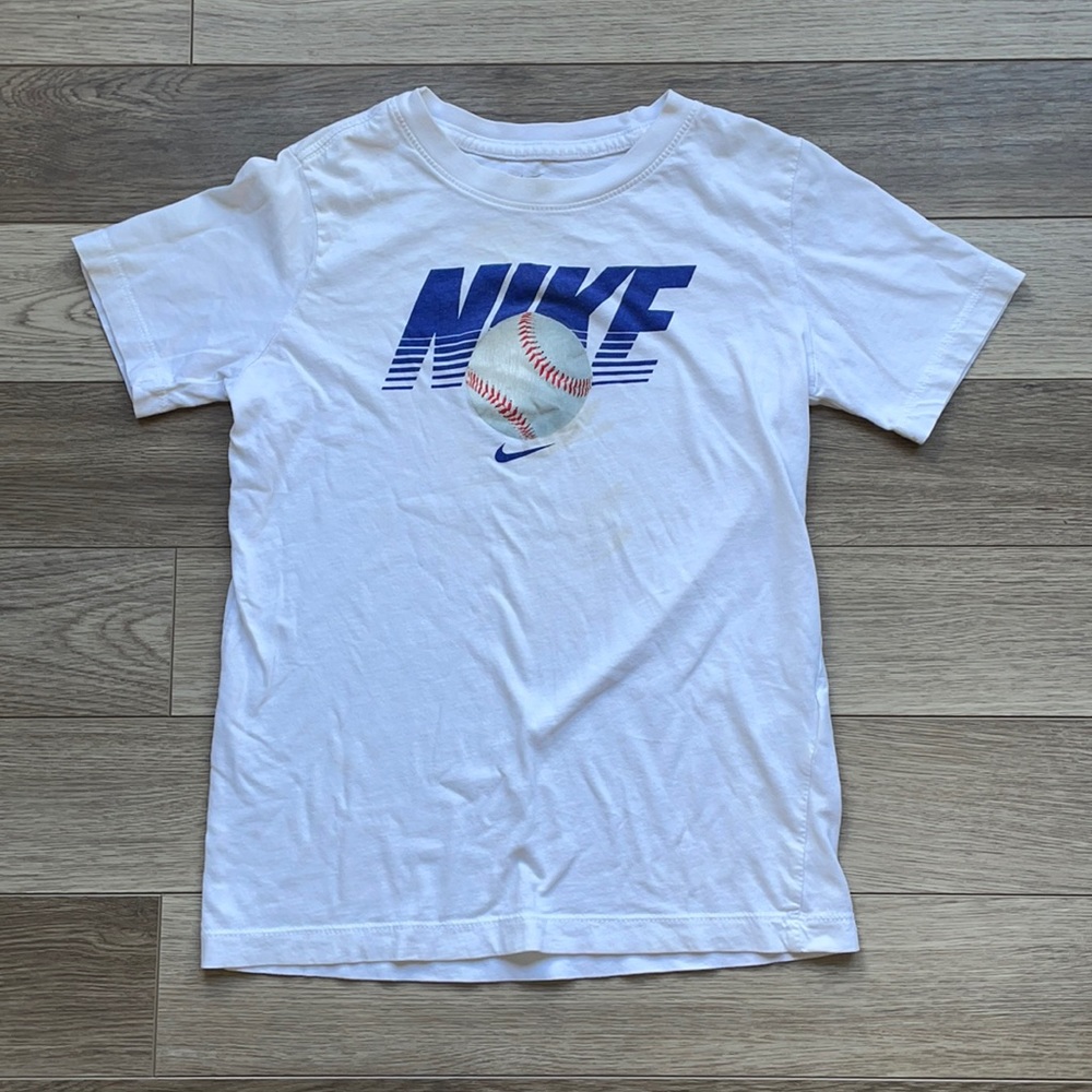 Nike tee medium boys
